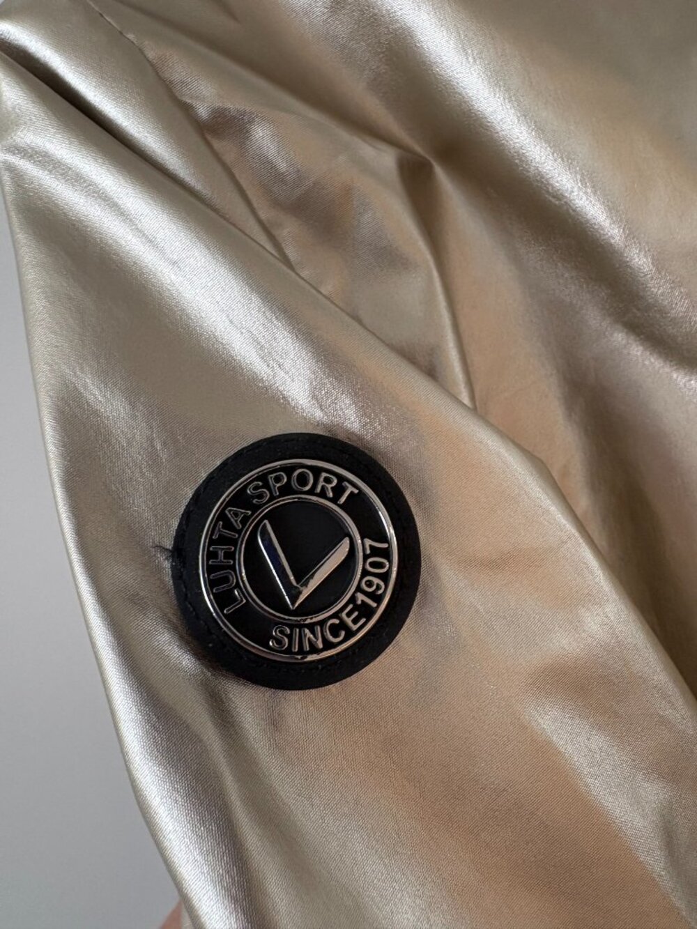 Gold Jacket - Picture 4 of 5